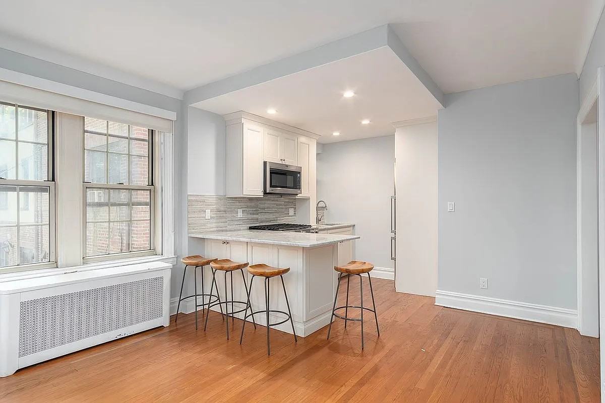 150 Burns St - Photo 2 of 11