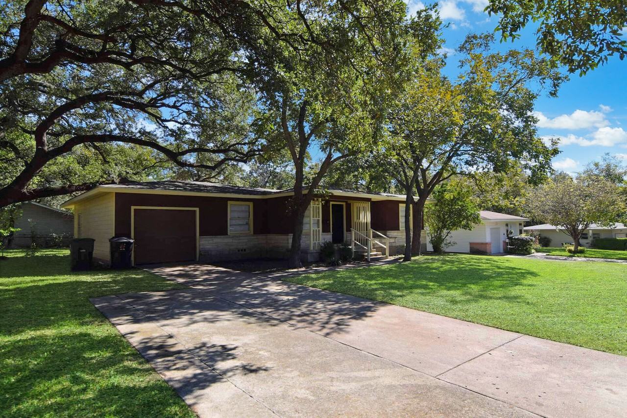 1417 Live Oak Dr - Photo 2 of 19