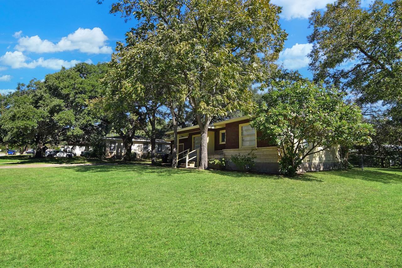 1417 Live Oak Dr - Photo 4 of 19