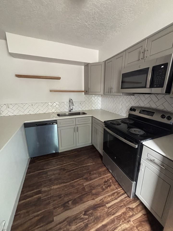 12361 Mountain Rd Ne - Photo 4 of 28