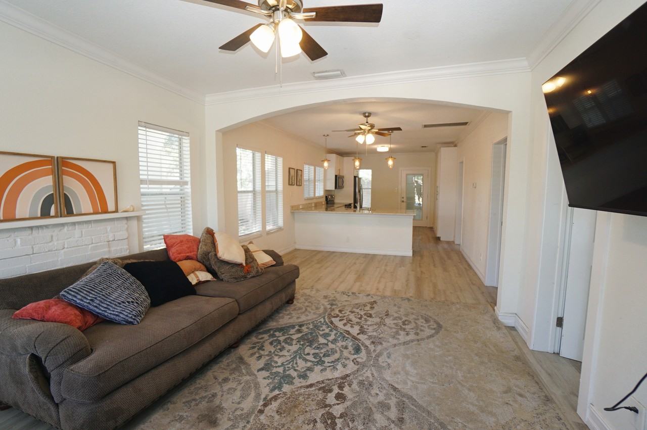 2511 W Fig St - Photo 3 of 17