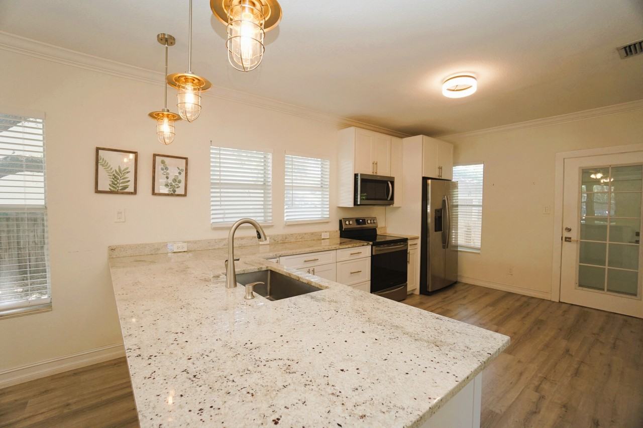 2511 W Fig St - Photo 4 of 17