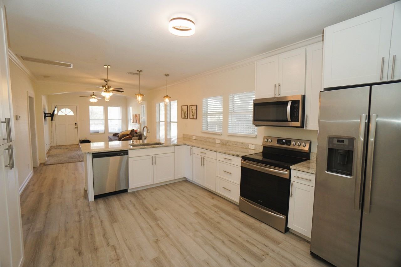 2511 W Fig St - Photo 5 of 17