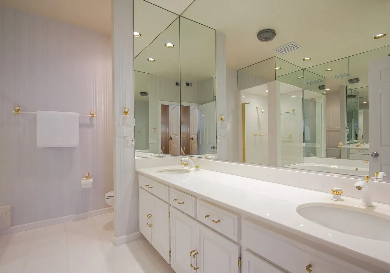 10475 Eastborne Ave - Photo 3 of 8