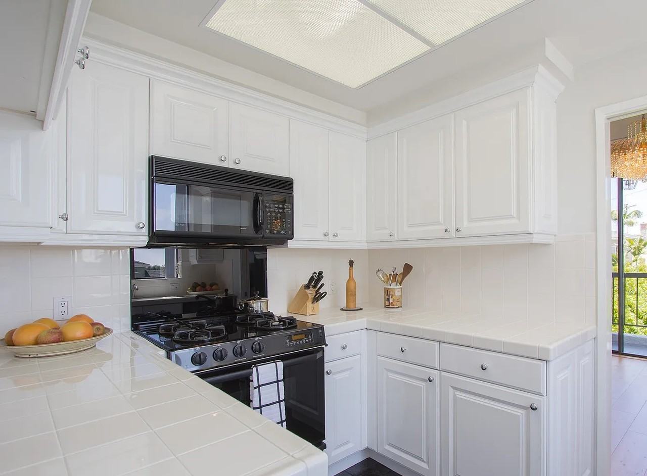 10475 Eastborne Ave - Photo 6 of 8