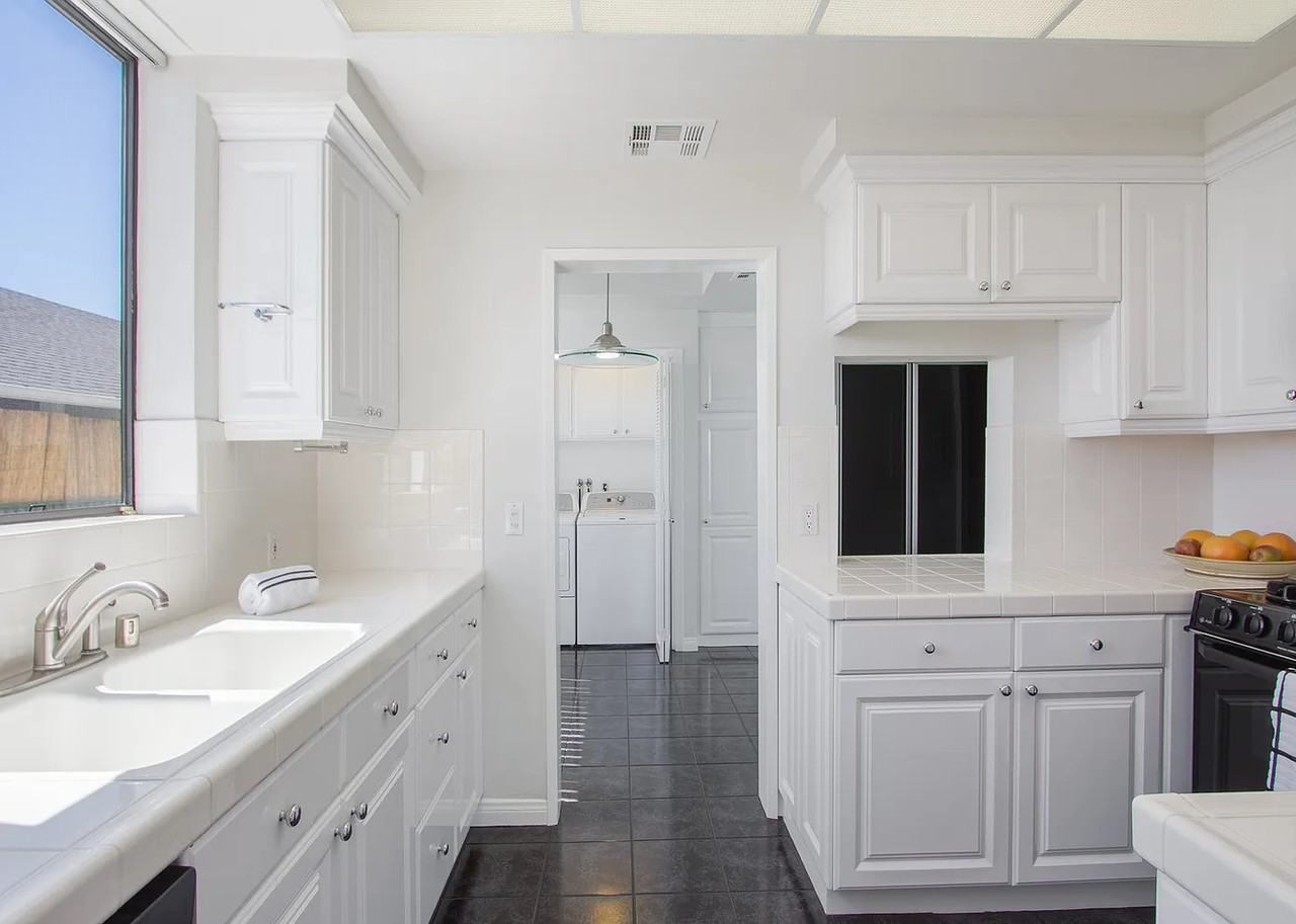 10475 Eastborne Ave - Photo 7 of 8