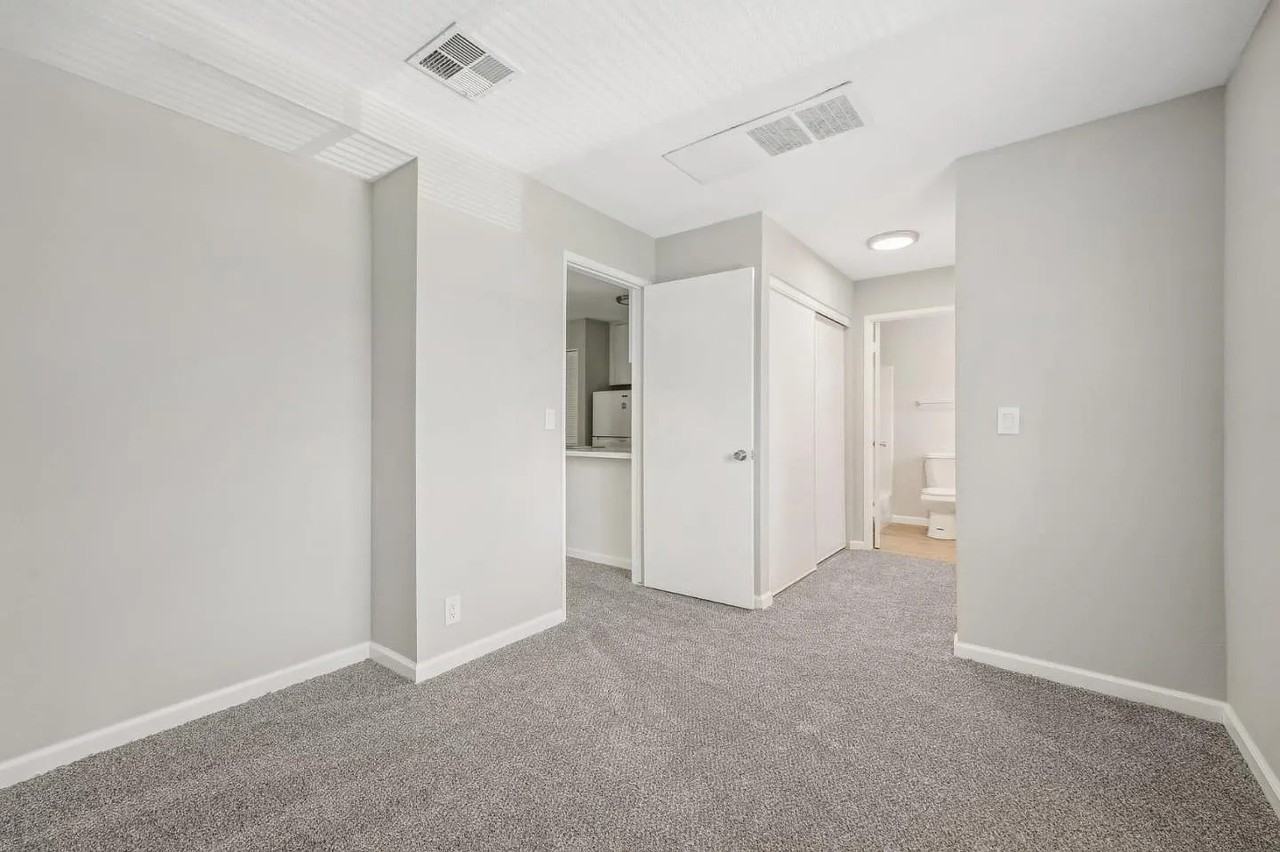 288 Stonegate Cir - Photo 3 of 9