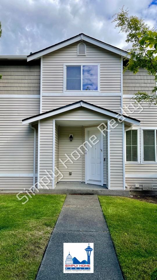 1399 Hudson St - Photo 2 of 29