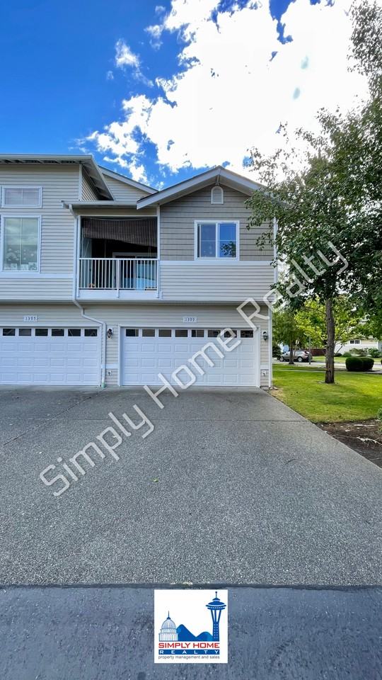1399 Hudson St - Photo 4 of 29
