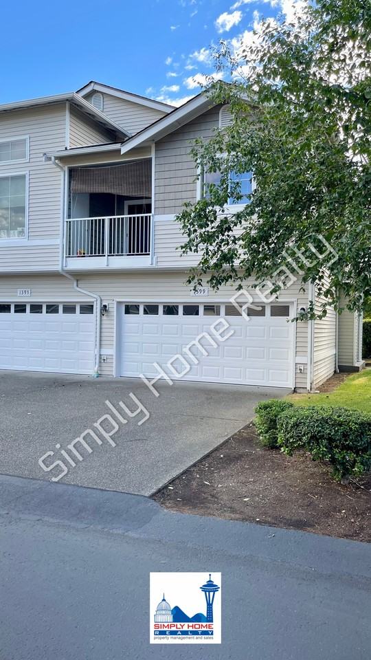 1399 Hudson St - Photo 5 of 29