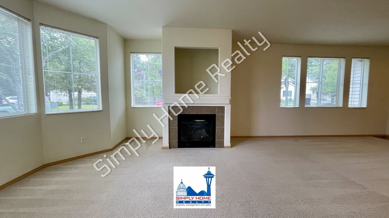 1399 Hudson St - Photo 7 of 29