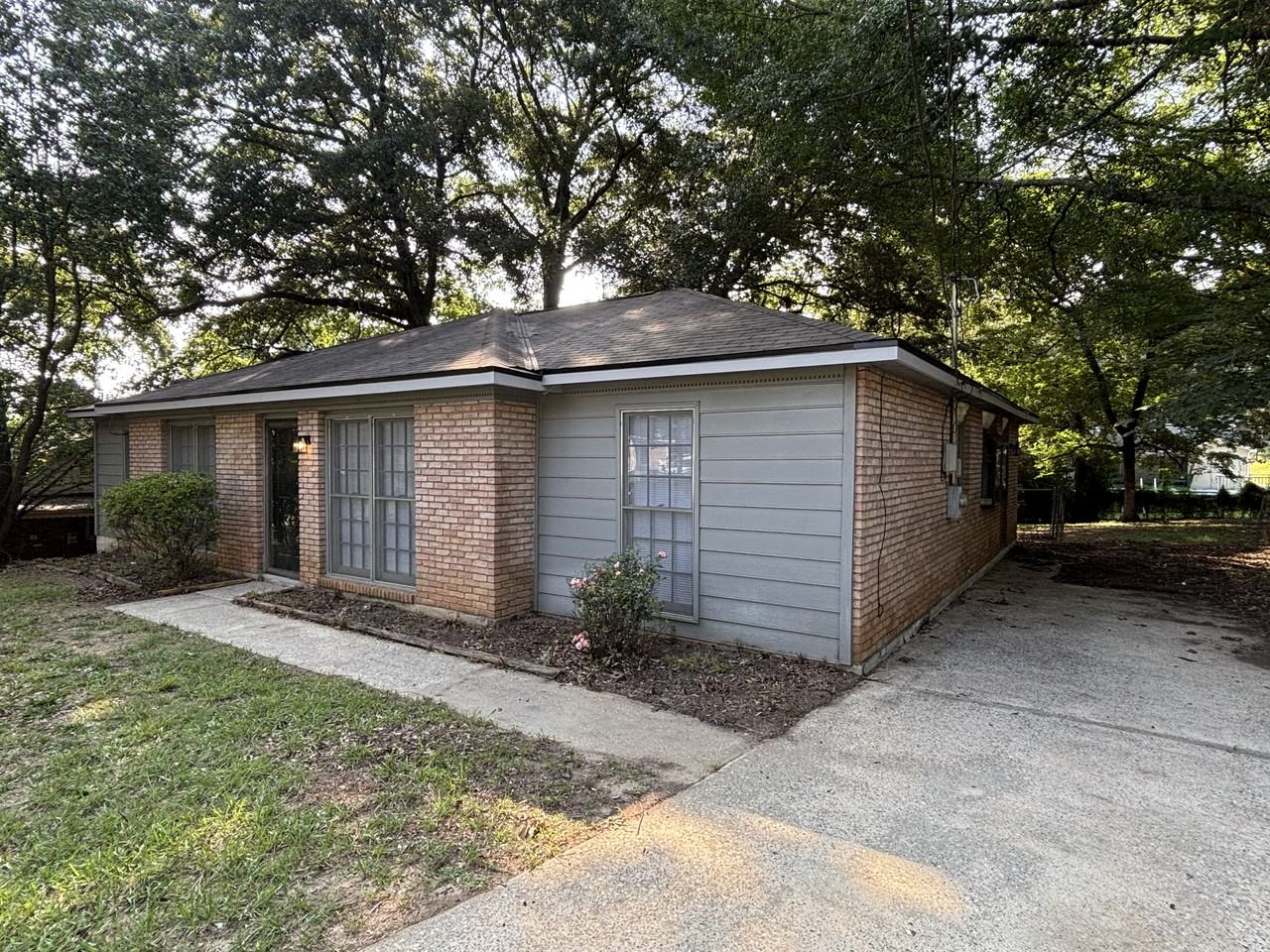 4416 Randall Dr - Photo 2 of 2