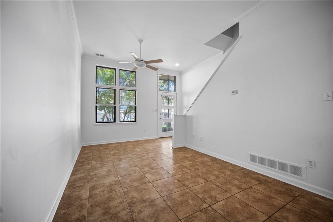 47 S 16th St - Photo 3 of 25