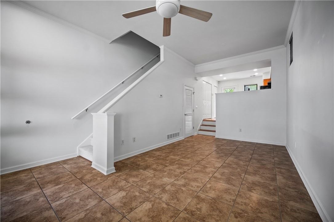 47 S 16th St - Photo 4 of 25