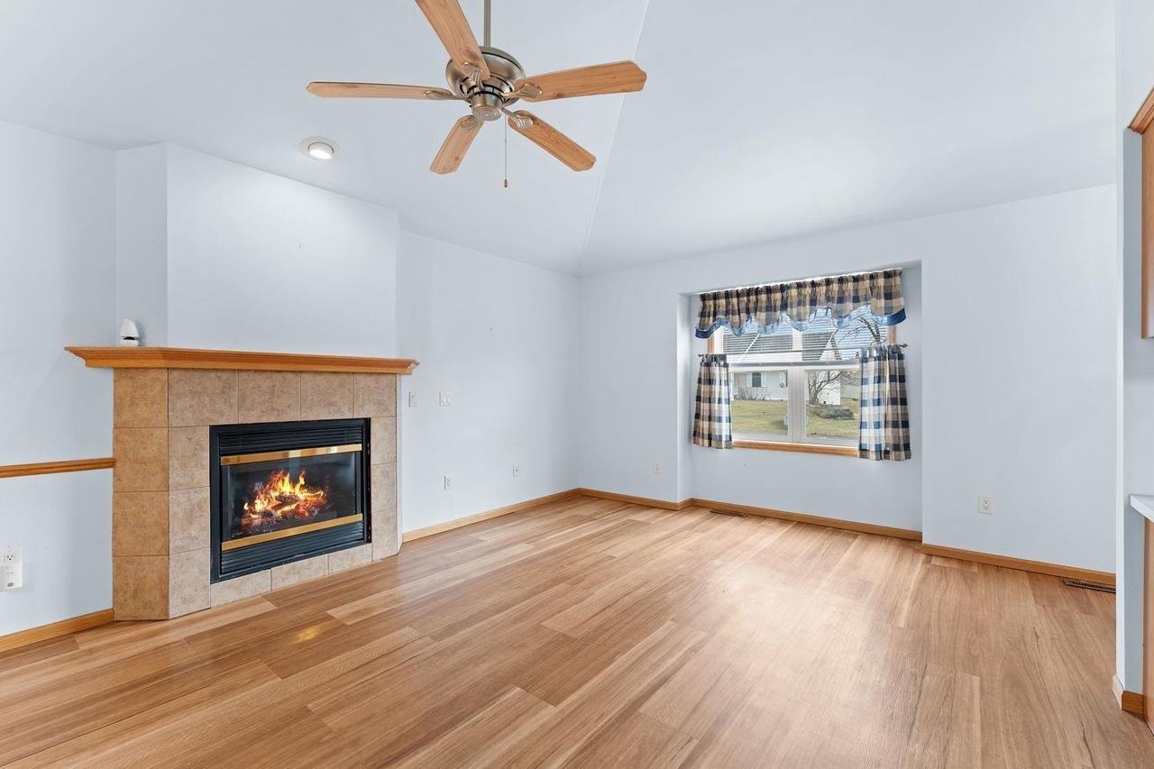 1735 Crawford St - Photo 3 of 25
