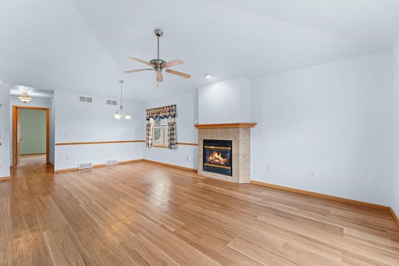 1735 Crawford St - Photo 5 of 25