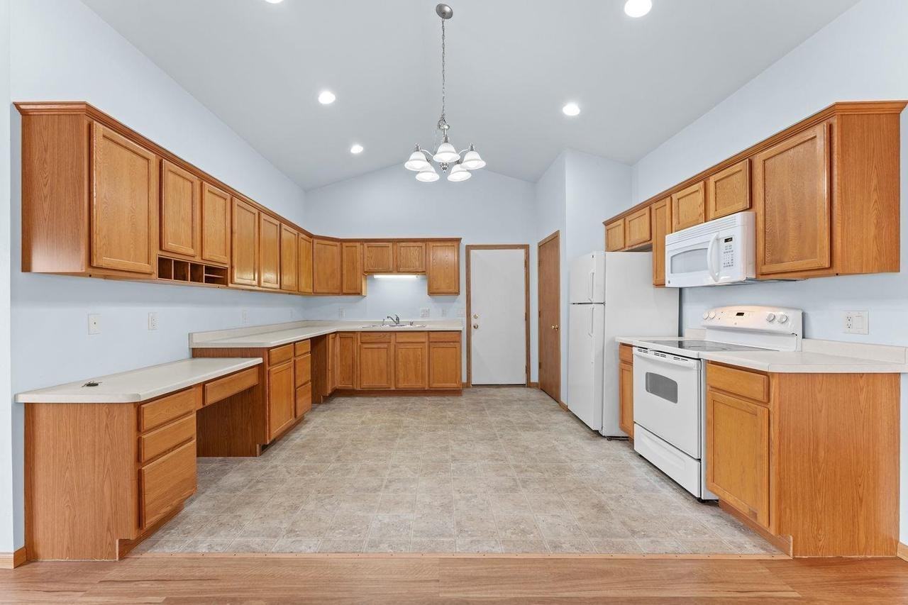 1735 Crawford St - Photo 7 of 25