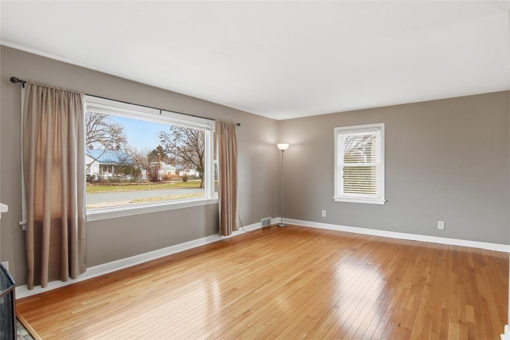 1915 Ohm Ave - Photo 2 of 22