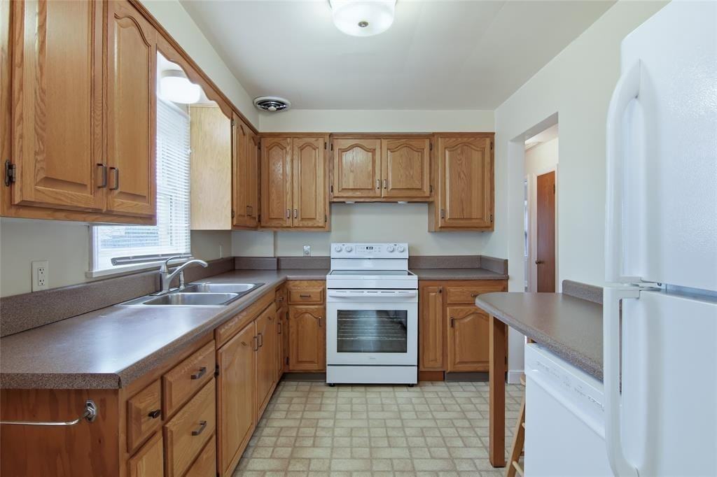 1915 Ohm Ave - Photo 6 of 22