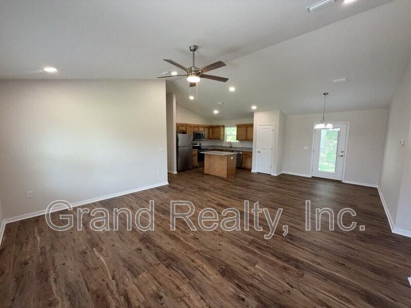 4208 Eleanor St - Photo 4 of 23
