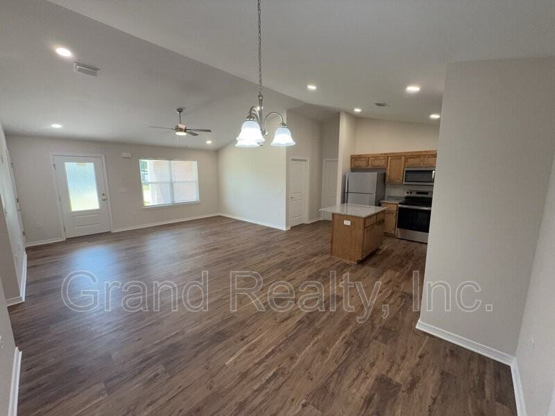 4208 Eleanor St - Photo 5 of 23
