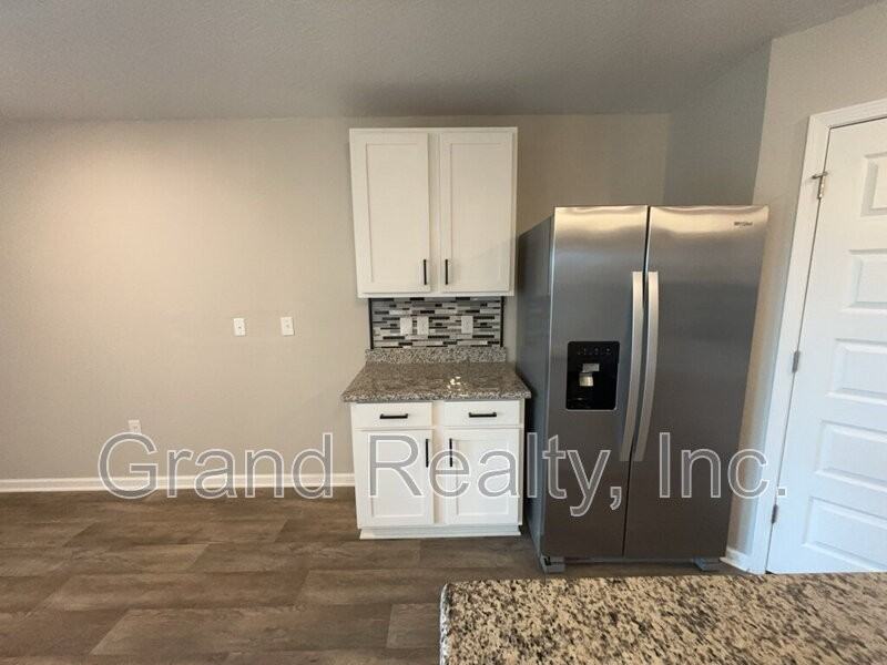 5583 Guinevere Ln - Photo 4 of 23