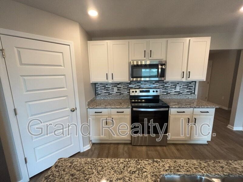 5583 Guinevere Ln - Photo 5 of 23