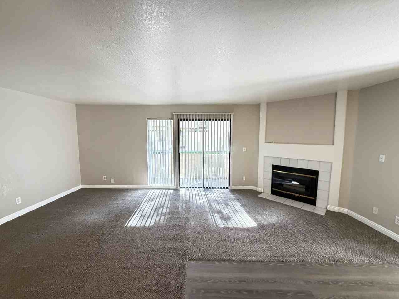 960 N Sloan Ln #104 - Photo 5 of 42