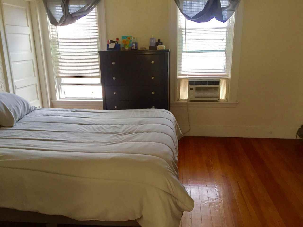 330 Main St #3 - Photo 5 of 10