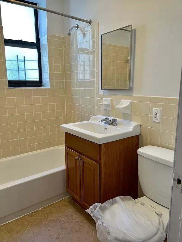 1365 Sheridan Ave #6B - Photo 2 of 4