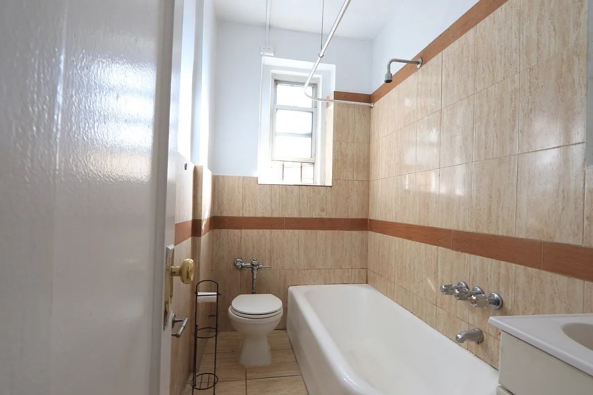 8831 Fort Hamilton Pkwy #3D - Photo 3 of 4