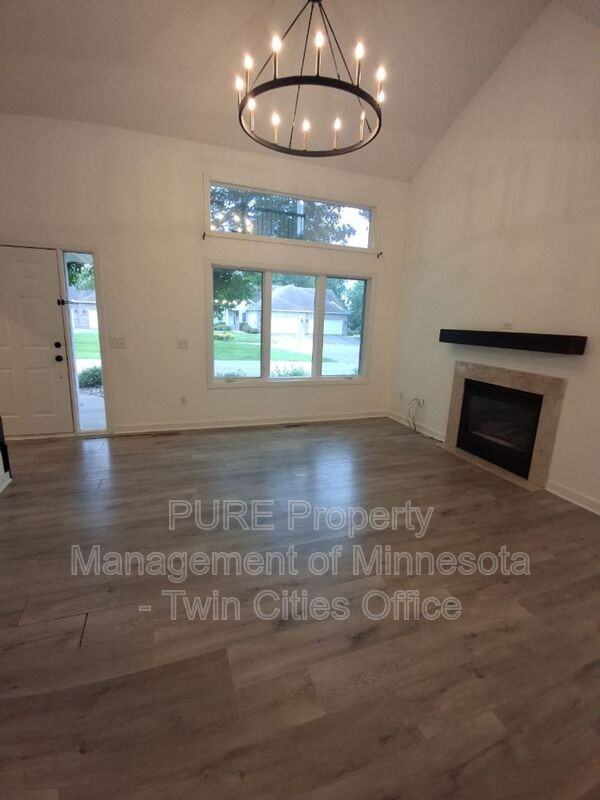 1860 Cliff Lake Ct - Photo 3 of 11