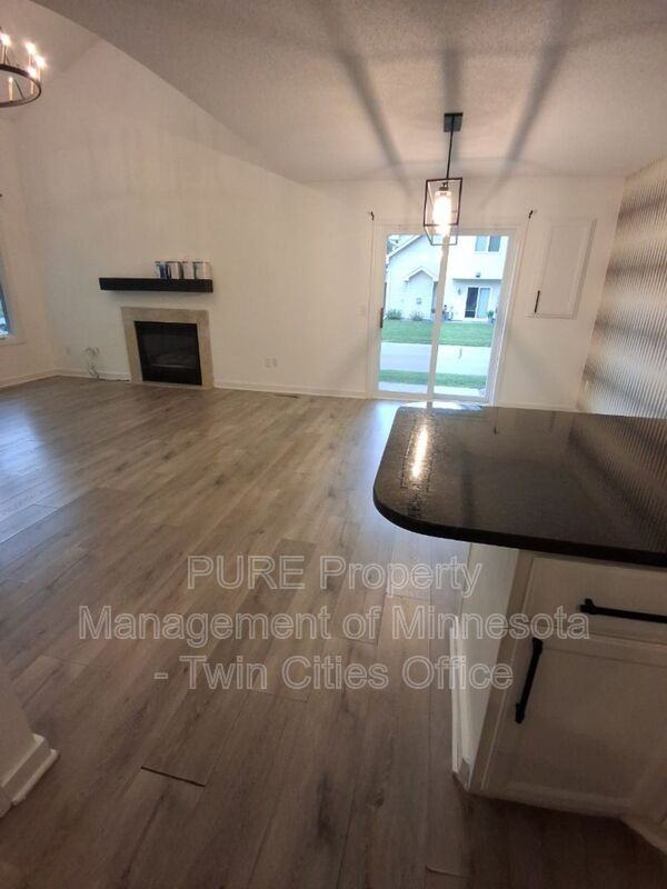 1860 Cliff Lake Ct - Photo 5 of 11