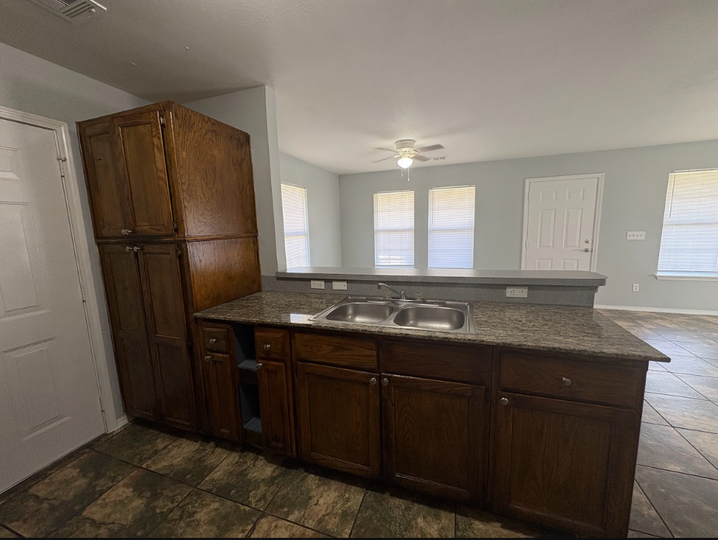604 Nw 96th St - Photo 4 of 19