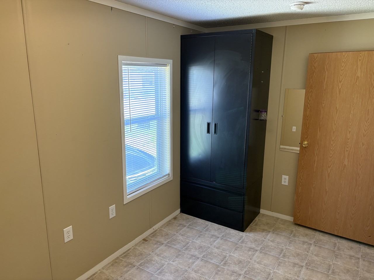 833 Skyview Ln - Photo 2 of 6