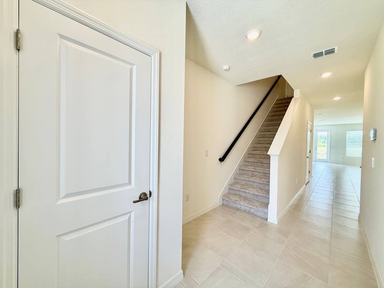 6404 Jensen View Ave - Photo 4 of 45