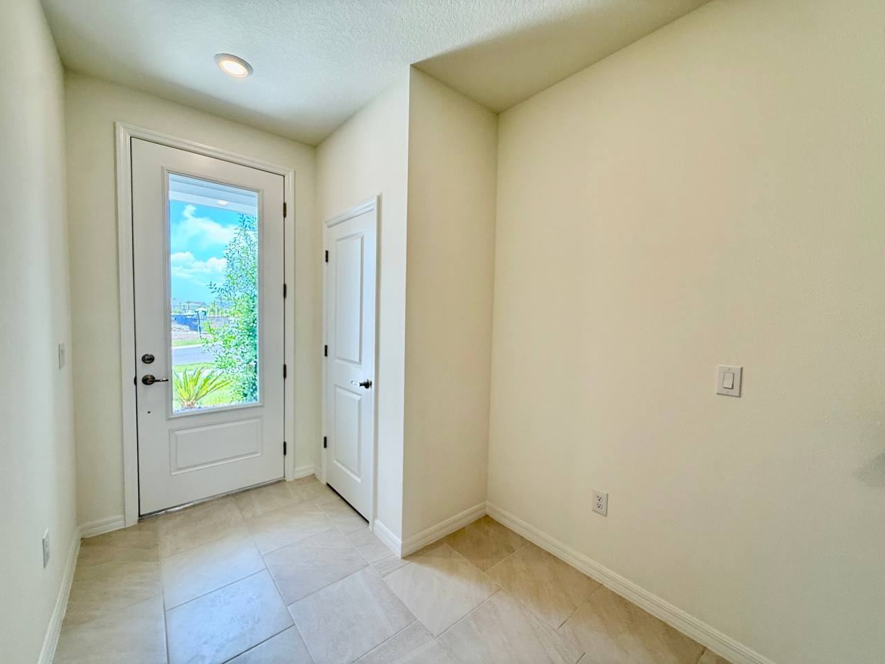6404 Jensen View Ave - Photo 5 of 45