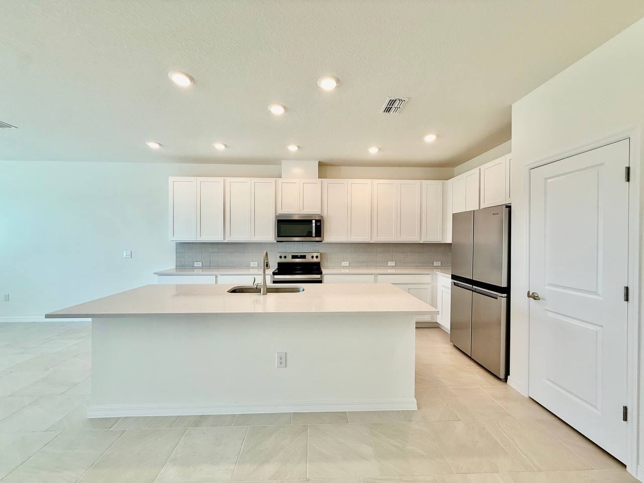 6404 Jensen View Ave - Photo 7 of 45