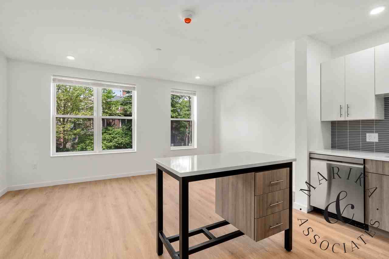 40 Centre St #502