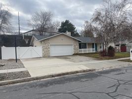 featured image of 1442 E Sandy Hills Dr
