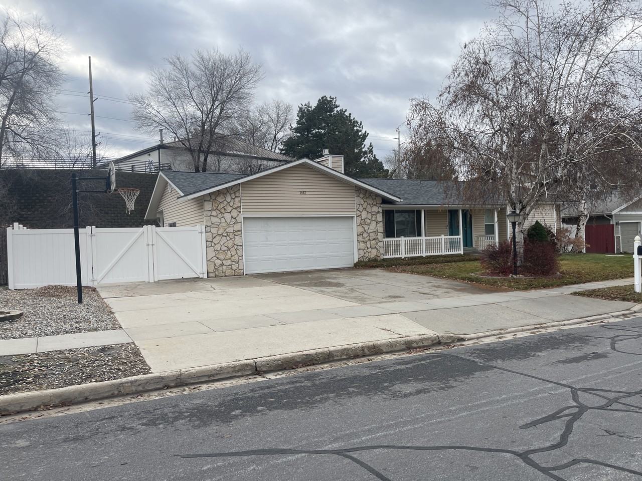 1442 E Sandy Hills Dr - Photo 3 of 26