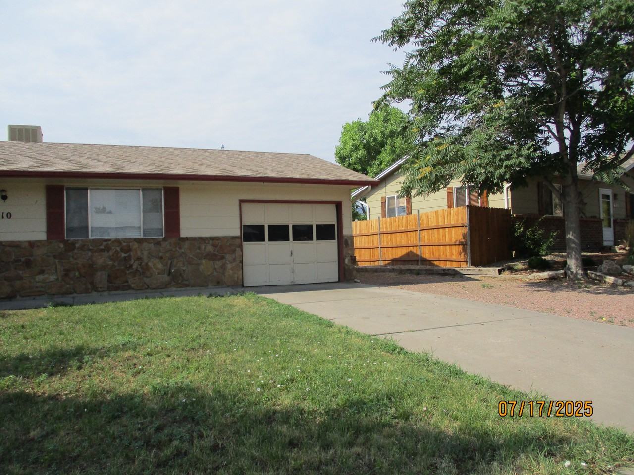 610 Oak Ave - Photo 2 of 13