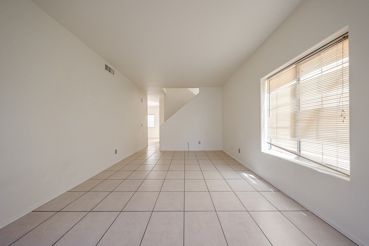 1022 W Westchester Ave - Photo 5 of 32