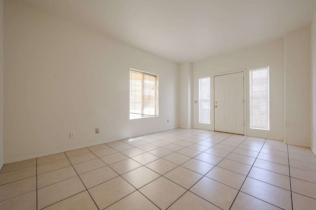 1022 W Westchester Ave - Photo 6 of 32
