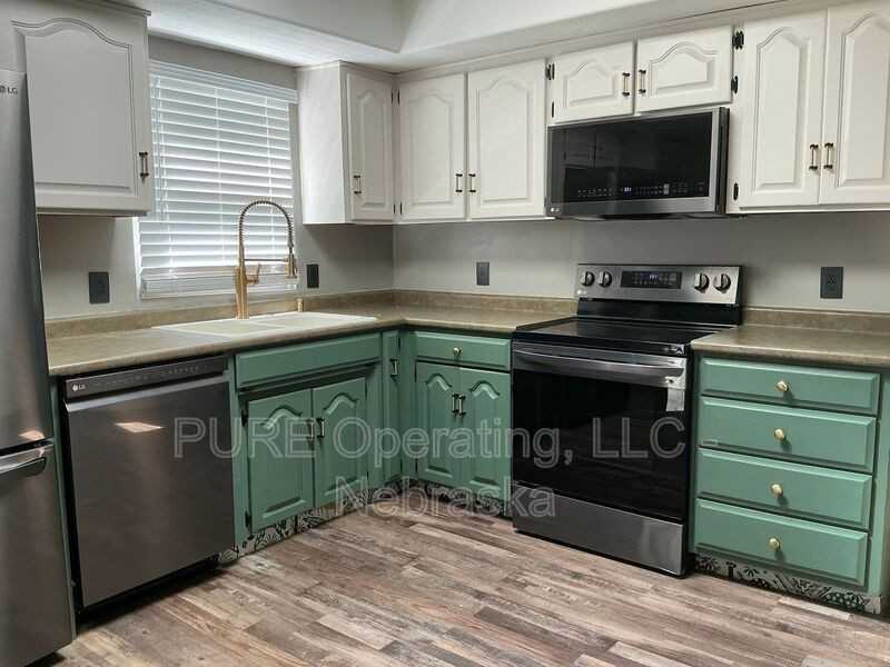 5018 S 163rd St - Photo 5 of 26
