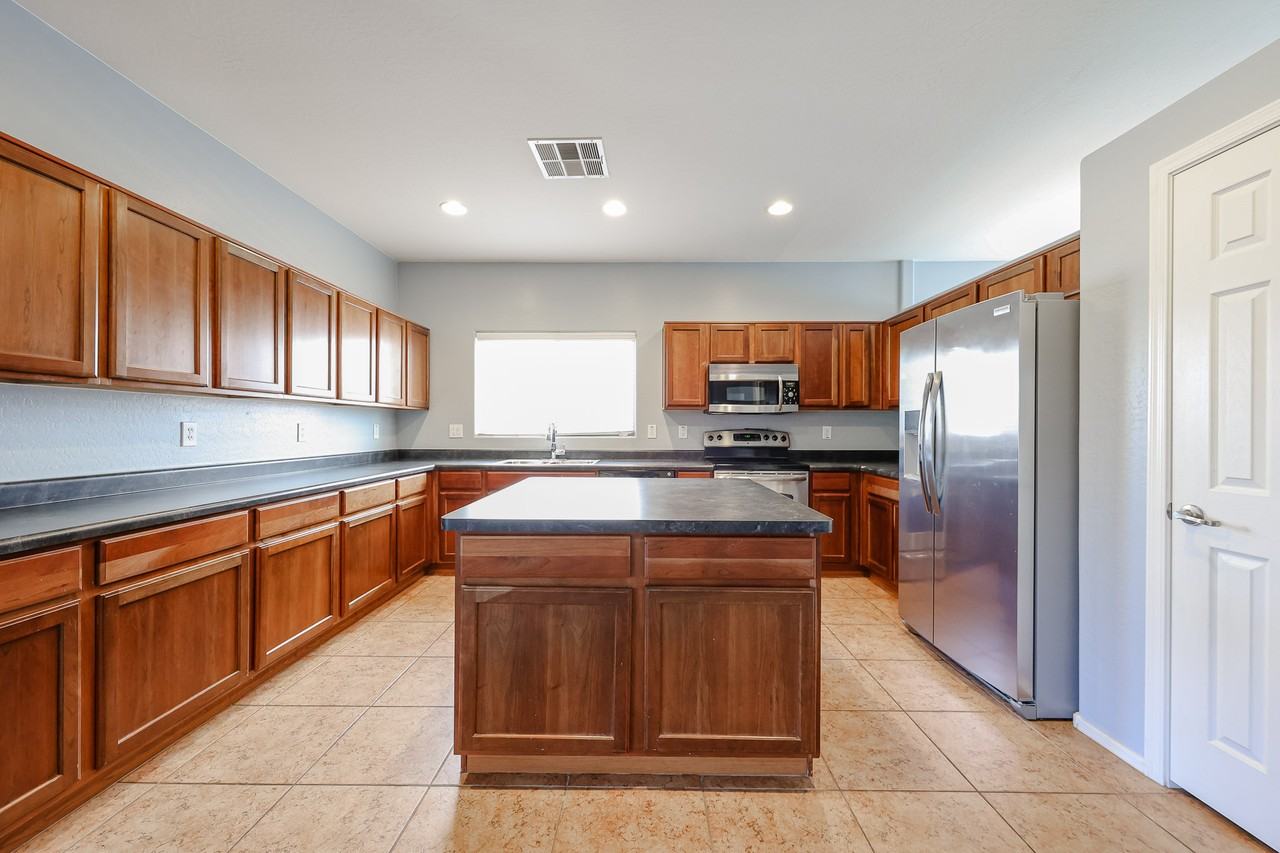 18166 N Jameson Dr - Photo 2 of 42