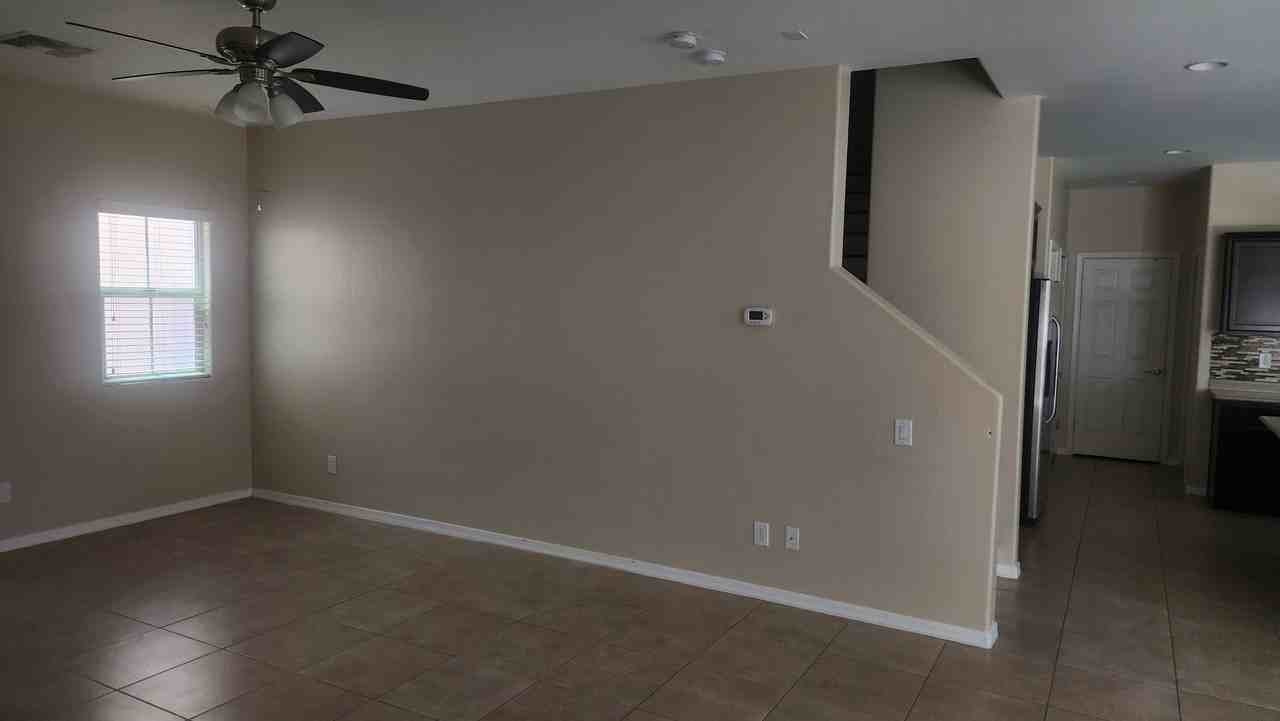 16123 N 21st Ln - Photo 3 of 4