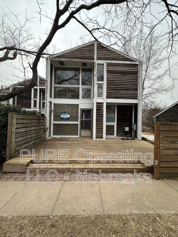 1631 N 109th Plz - Photo 2 of 50