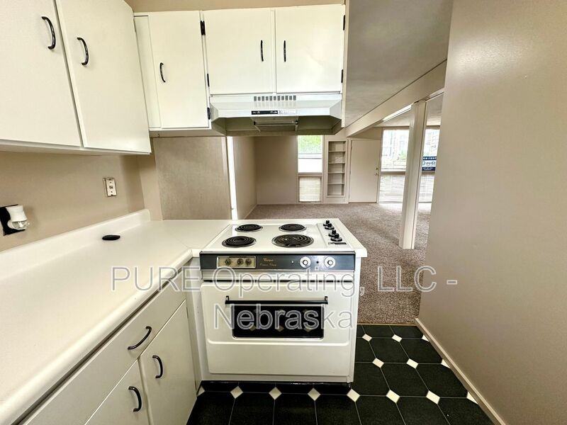 1631 N 109th Plz - Photo 4 of 50