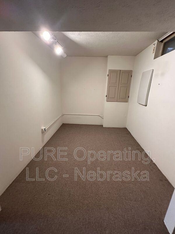 1631 N 109th Plz - Photo 7 of 50